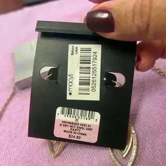 💁🏻‍♀️ NWOT gold and bling Necklace and earring set - Picture 5 of 5